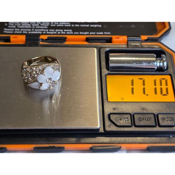 White Enamel Flower & Crystal Gold-Tone Ring Size 9 - Picture 4 of 8